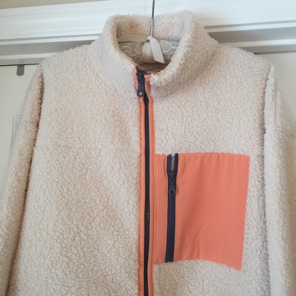 Universal Thread Top  Large - Picture 2 of 6